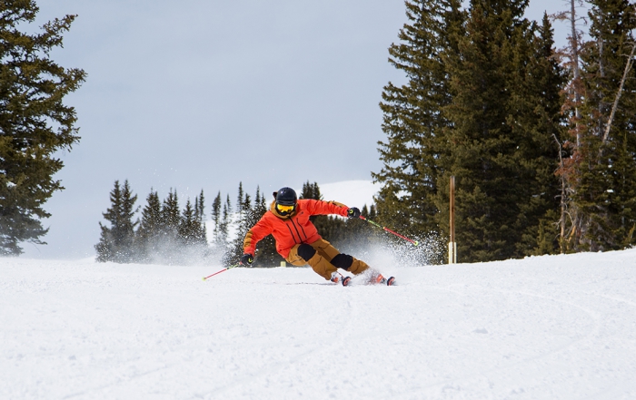 jonathan ballou carve turns on his skis