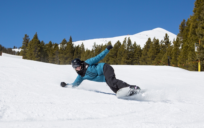 lyndsey stevens carves on her snowboard