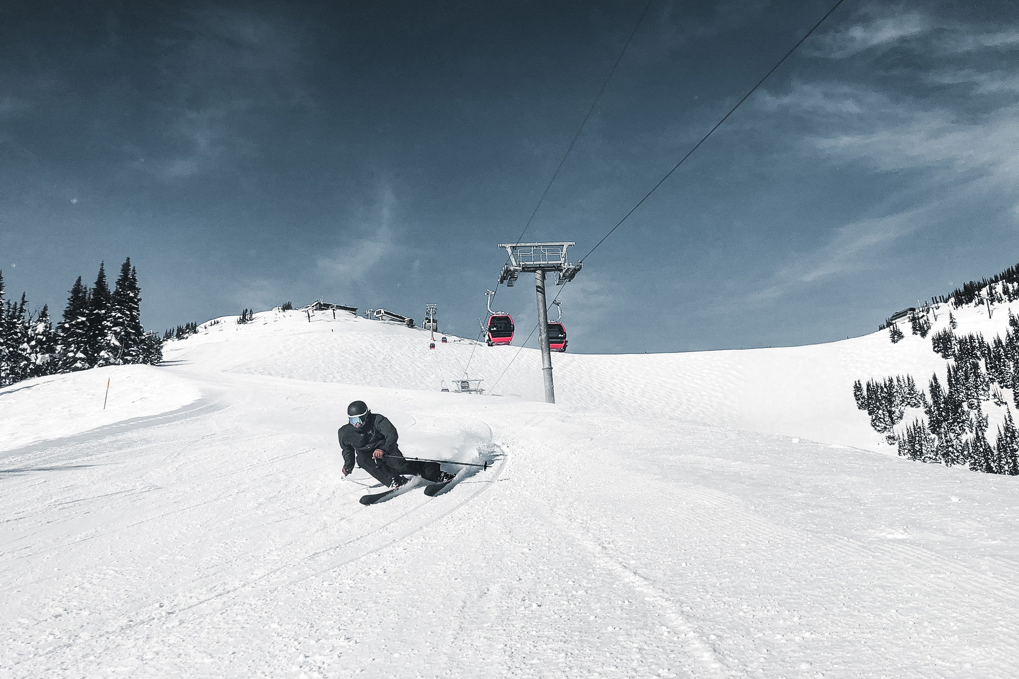 A skier carves on Atomic Maverick skis